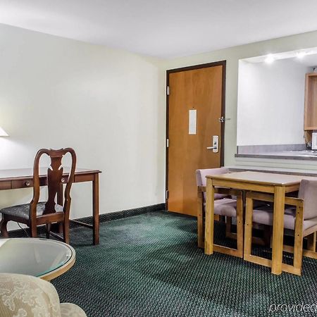 Econo Lodge Inn & Suites Denver Luaran gambar