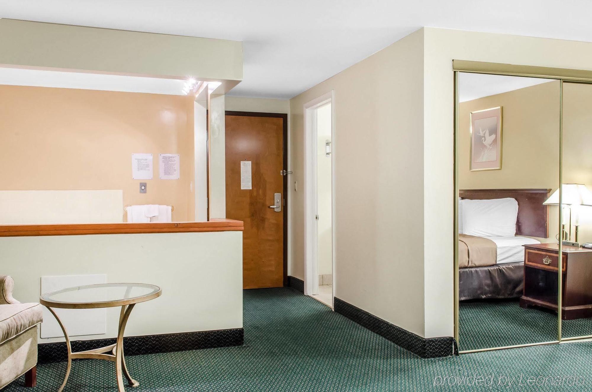 Econo Lodge Inn & Suites Denver Luaran gambar