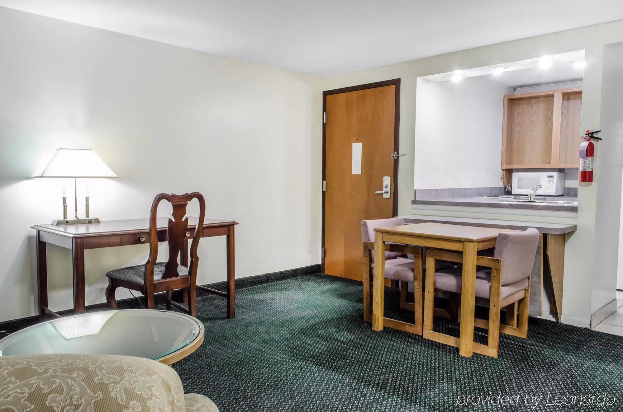 Econo Lodge Inn & Suites Denver Luaran gambar